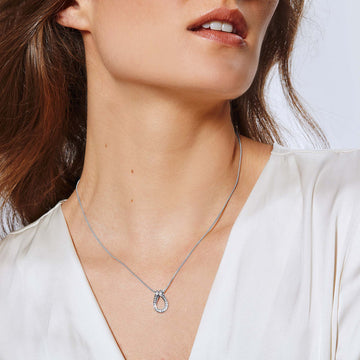 Classic Chain Pendant Necklace with Diamonds